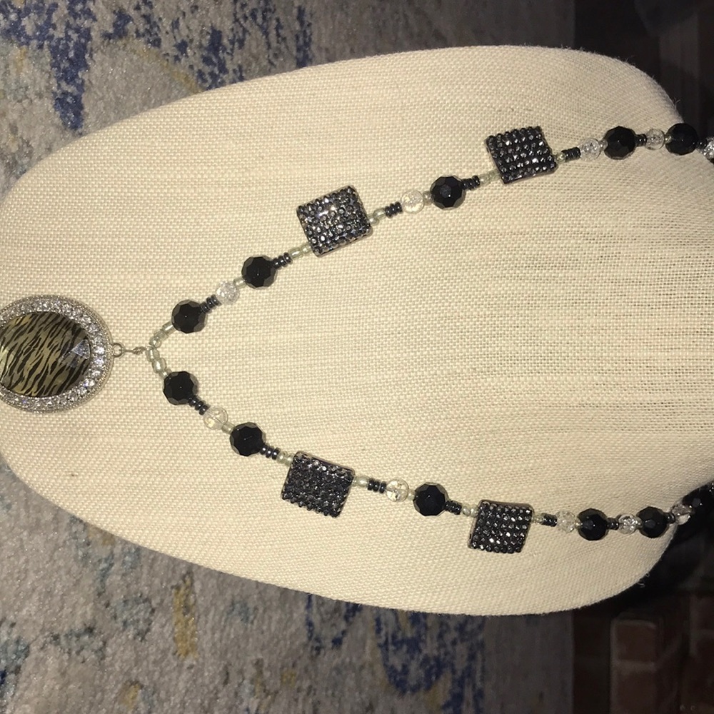 15 1/2 inch vintage glass beaded necklace